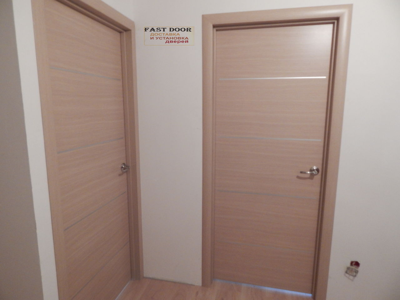 Межкомнатные двери МДФ ПГ М4 цвет: беленый дуб с молдингами.