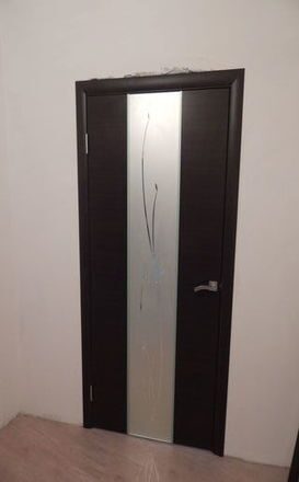 Дверь Ростра ПО Гранд с белым рисунком. Цвет: венге
